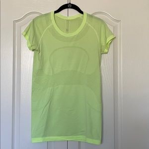 Lululemon swiftly tech ss shirt sz 8 lime green